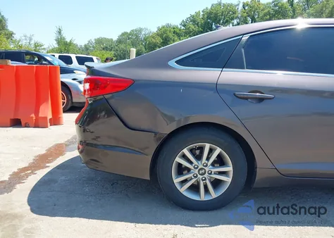 2017 Hyundai Sonata z USA, uszkodzony, nr VIN 5NPE24AF8HH453453
